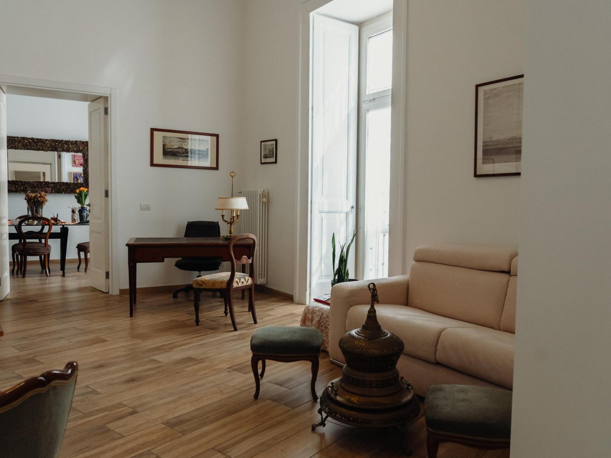 Lo Specchio Dei Papiri Panzió Nápoly Kültér fotó