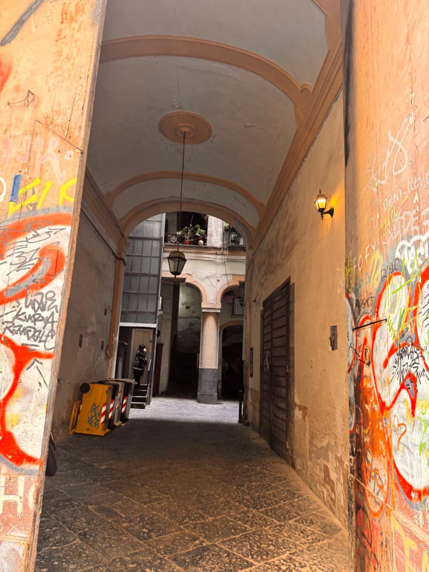Lo Specchio Dei Papiri Panzió Nápoly Kültér fotó